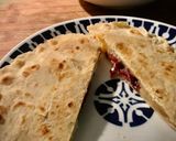 Foto del paso 6 de la receta: Quesadillas de jamón ibérico, tinga de pollo y setas con pico de gallo