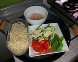 Foto del paso 1 de la receta: Fideos con verduras salteadas y camarón
