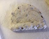 Foto del passaggio 5 della ricetta Pane alle nocciole, noci pecan e uvetta