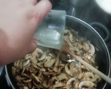 Foto del paso 3 de la receta: Pechugas de pollo en salsa de champiñones c/Pedro Ximénez blanco