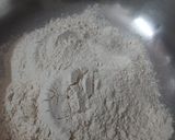 A picture of step 2 of Cheesy pizza sauce paratha.
