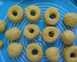 Foto langkah ke 5 dari resep Pumpkin Donat (donat waluh aka labu kuning).