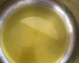 Foto del paso 2 de la receta: Guisadito de calamar, galeras y langostinos (olor a viernes)