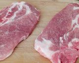 Foto del paso 2 de la receta: Chuletas de aguja de cerdo con glaseado sticky