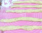 Foto langkah ke 3 dari resep Kue Bawang Gunting.