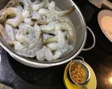 รูปขั้นตอนการทำที่ 1 ของ กุ้งพริกไทยกระเทียม