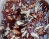 A picture of step 4 of Zebra dessert.