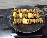A picture of step 4 of Paneer Shashlik.