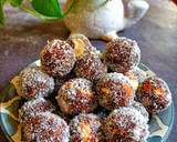 A picture of step 4 of Dates and Coconut Ladoo.