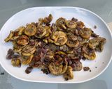 Une image de l'étape 7 de Courgettes jaunes marinées à l’oignon rouge et épices à la plancha.