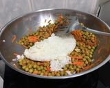 A picture of step 2 of Vegan Pea And Carrot Fried Rice.