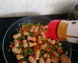 Foto del paso 4 de la receta: Arroz con salchichas y verdura