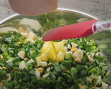 Foto del paso 3 de la receta: Empanada de cebolleta o cebolla de verdeo con huevo duro