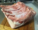 Une image de l'étape 1 de Carré de porc mariné rôti au four & tomates cerises.