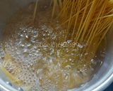 Foto langkah ke 1 dari resep Spaghetti Aglio Olio.
