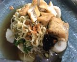 Foto langkah ke 5 dari resep Lontong Mie Suroboyo.