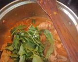 Foto langkah ke 6 dari resep Ayam woku daun kemangi.