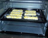 Foto langkah ke 4 dari resep Cheese Roll.