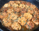 Foto del paso 6 de la receta: Albóndigas de merluza y gambas en salsa de marisco y azafrán 💃