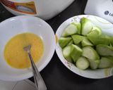 รูปขั้นตอนการทำที่ 1 ของ บวบผัดไข่