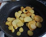 Une image de l'étape 3 de Côtes de porc normande et sa sauce à la pomme.