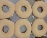 Foto langkah ke 4 dari resep Donat simpel.