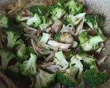 Foto langkah ke 5 dari resep Brokoli ca ayam.