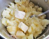 Hagymás krumpli, sült virslivel recept fázis 3 fotója