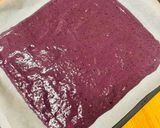A picture of step 3 of Blackberry roll with cottage cheese cream.