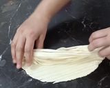 A picture of step 3 of Lacha Paratha.
