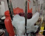 Foto langkah ke 1 dari resep 604. Smoothie Buah Naga Yogurt Pisang.