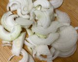 Foto del paso 3 de la receta Pechugas de pollo con cebolla caramelizada a la cerveza