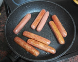 Foto del paso 1 de la receta: Perrito caliente cebolla crujiente y queso rallado