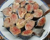 Hình bước làm 1 của món Cá Trê kho Nghệ tươi