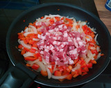 Foto del paso 2 de la receta: Polenta con salsa de pimientos y champiñones con lardons