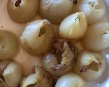 Foto del paso 1 de la receta: Cebollas rellenas de queso crema, tocino y más