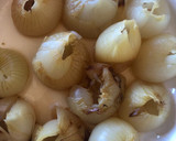 Foto del paso 1 de la receta: Cebollas rellenas de queso crema, tocino y más