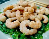 Foto del paso 4 de la receta: Ensalada de wakame y langostinos