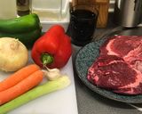 Foto del paso 1 de la receta Carrilleras de ternera al vino tinto con puré cremoso de patatas y chirivia