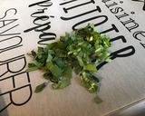 Une image de l'étape 9 de Courgettes en sauce verte, vin blanc et ail des ours.