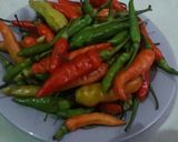 Foto langkah ke 3 dari resep Sambel Teri Cabe Hijau.