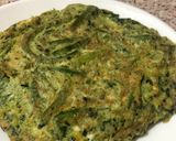 Foto del paso 3 de la receta: Tortilla de espinaca, espárragos y gambas