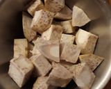 Foto del paso 2 de la receta: Taro con tapioca. 椰汁芋頭西米露. (Yē zhī yùtou xī mǐ lù)