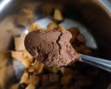 A picture of step 2 of Sapodilla choco sip.