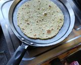 A picture of step 5 of Phool Gobhi paratha.