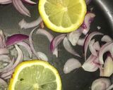 صورة لخطوة 3 من وصفة صدور دجاج بالليمون والفطر والكريمة 🥘
