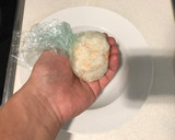 Foto del paso 2 de la receta: Bola de arroz con salmón (Onigiri de salmón)