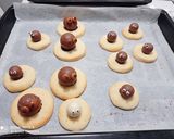 Foto del paso 7 de la receta Arañas Halloween de galletitas y bombones 🕷️🕸️🕷️