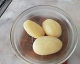 A picture of step 1 of Potato french toast.