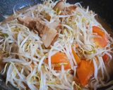 Hình bước làm 1 của món Giá xào thịt